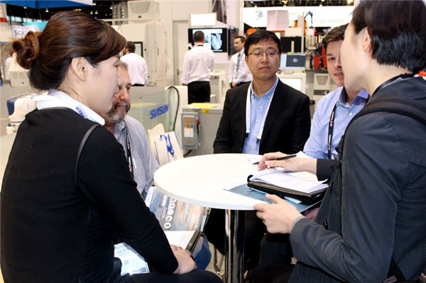 1491526206822551.jpg 客戶現(xiàn)場技術(shù)交流2.jpg