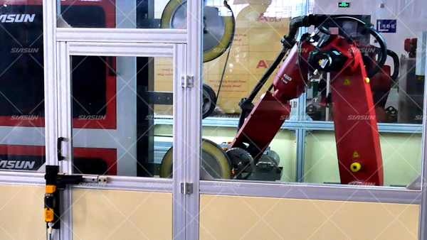 新松攜手上海交運打造國內首條汽車零部件智能磨拋系統