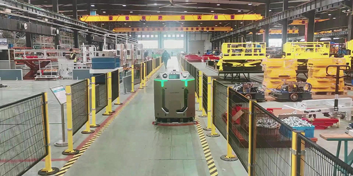 智能車間星衛來機器人清潔方案