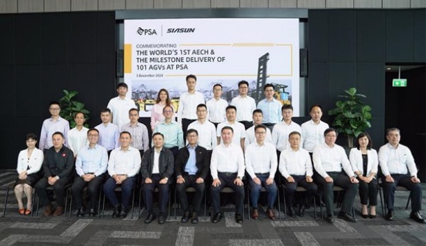 環球科技網——港口移動機器人海外交付超100臺 首臺空集裝箱堆碼機器人發布